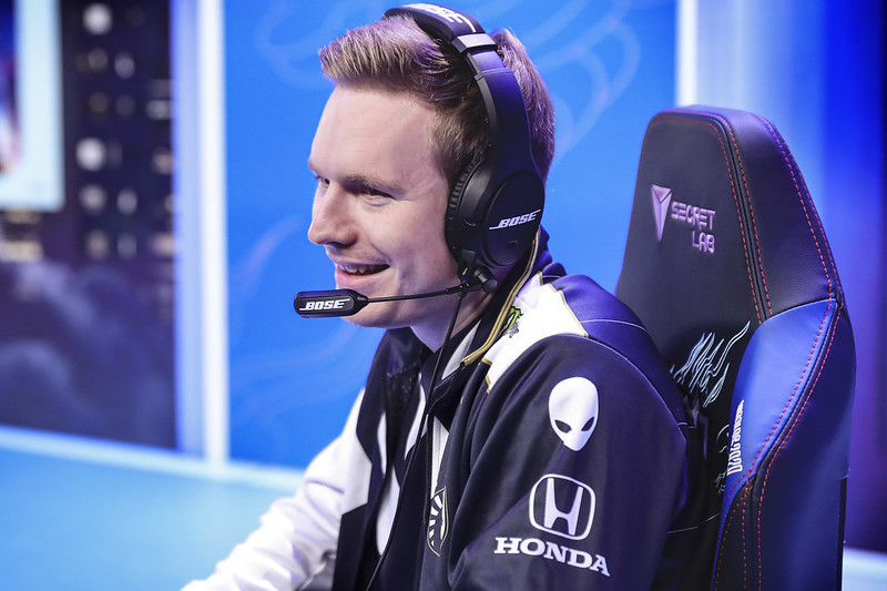 LoL: Broxah deixa Team Liquid e fecha com a CLG
