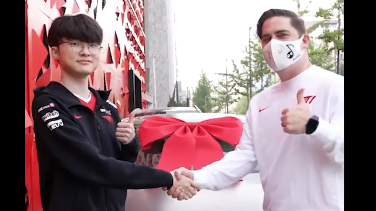 LoL: Faker faz 25 anos e ganha uma BMW de presente