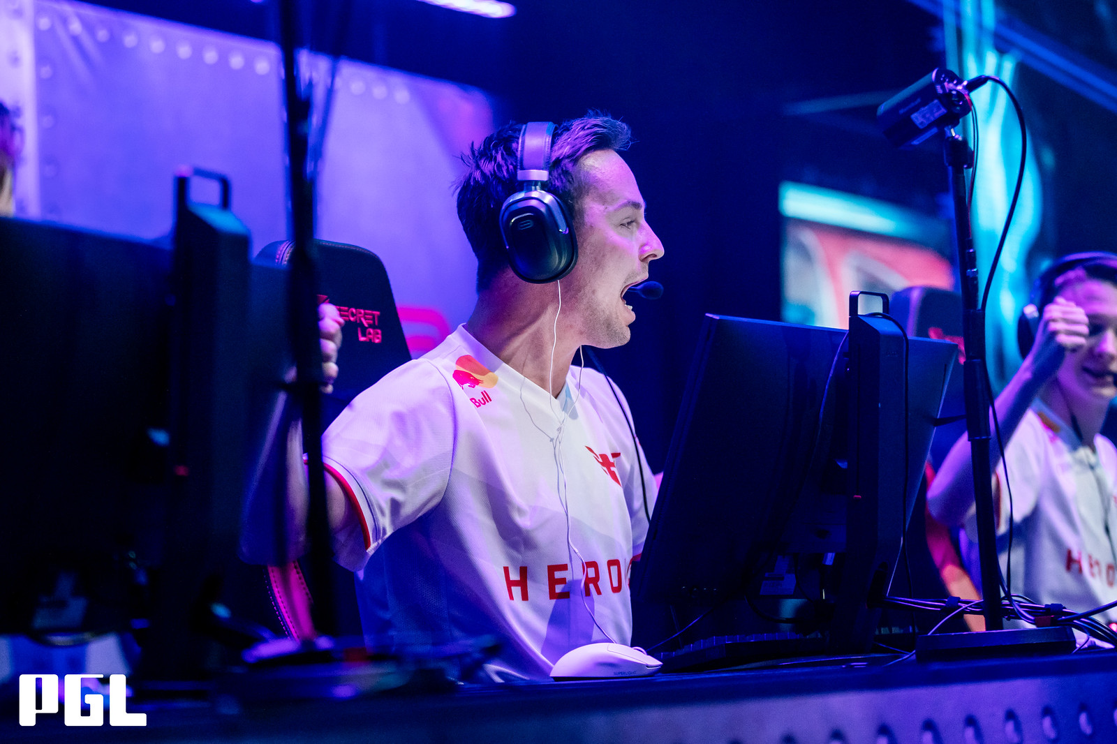 IEM Katowice 2022: Heroic e Virtus.pro decidem vaga nos playoffs