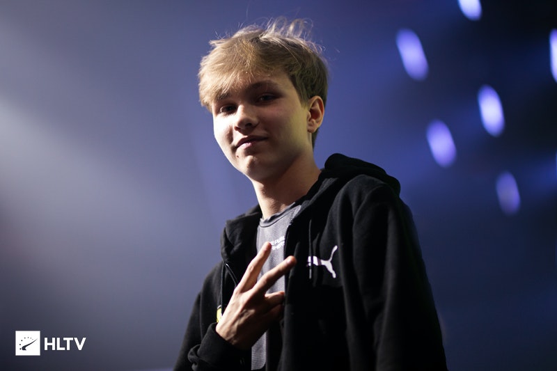 CS2: Virtus.pro quase contratou m0NESY antes de acerto com a Falcons