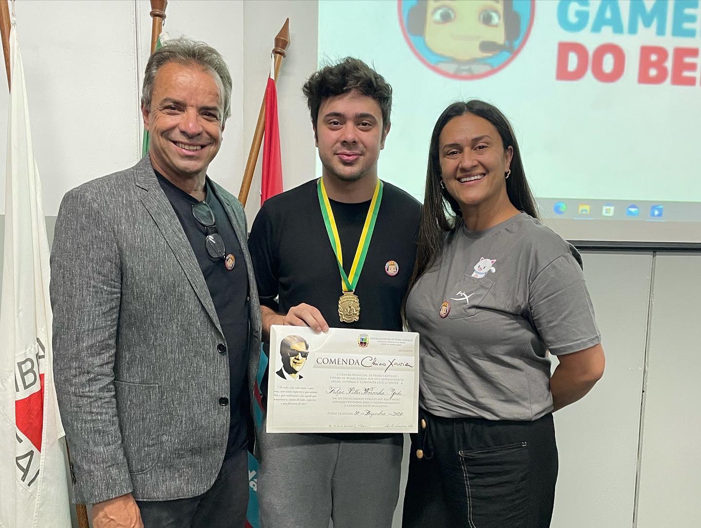 YoGamers do Bem abre ano letivo e YoDa recebe medalha de honraria