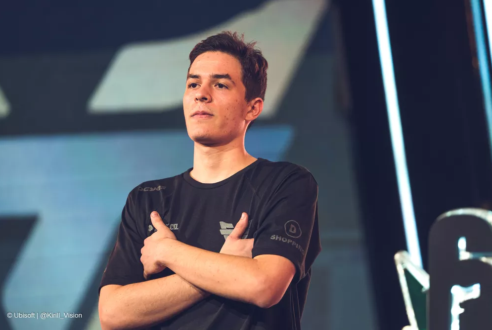 R6: Lagonis não é mais jogador da Team oNe