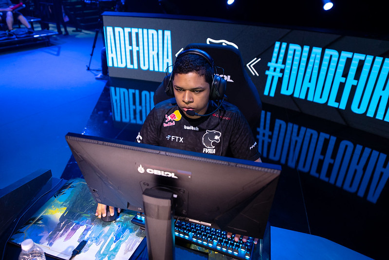 CBLOL 2022: fNb discorda de comentários sobre performance em playoffs e projeta reta final da FURIA