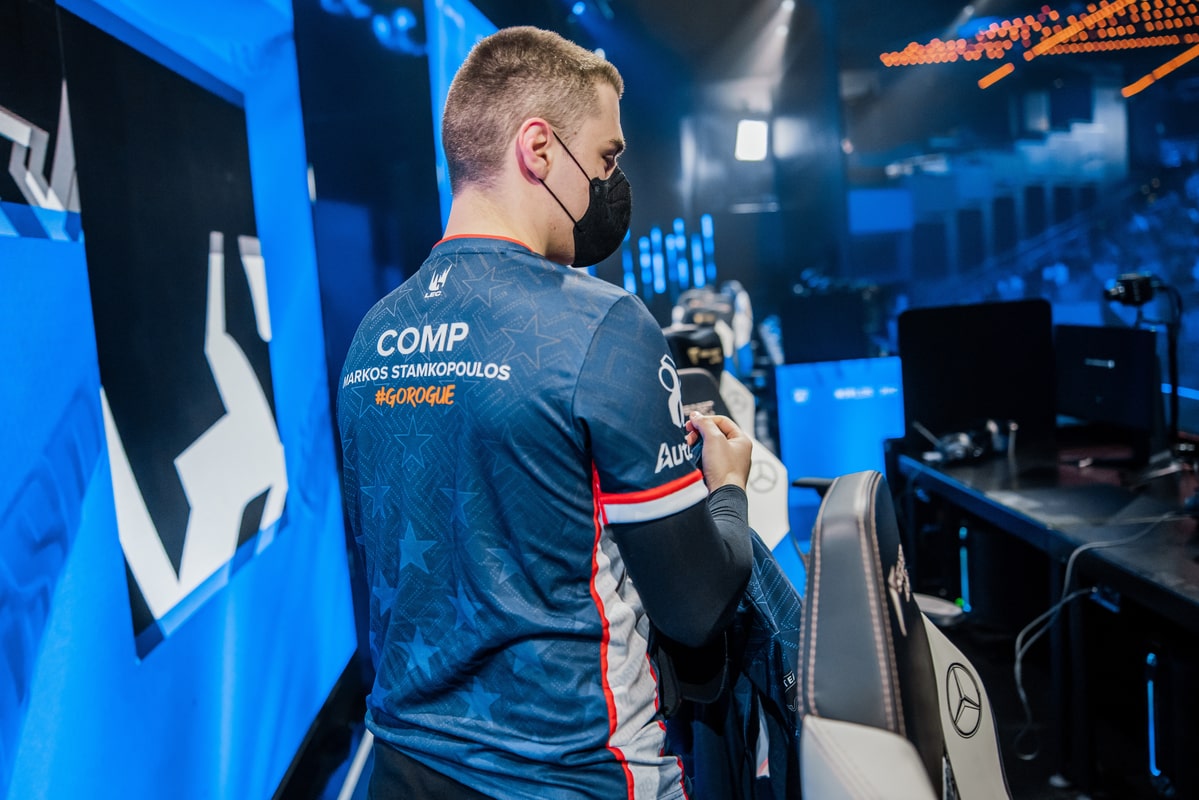 Worlds 2022: Comp diz estar “triste pelo gap entre times ocidentais e orientais”