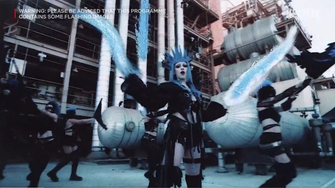 Arcane: Novas imagens do clipe de Paint The Town Blue são divulgadas