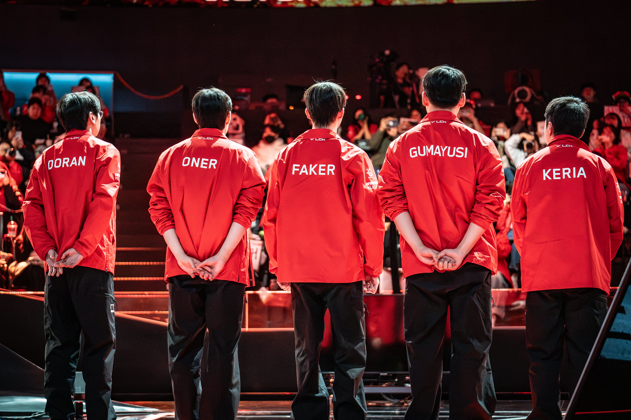 LCK 2025: T1 vence DRX na estreia; HLE se recupera após início difícil