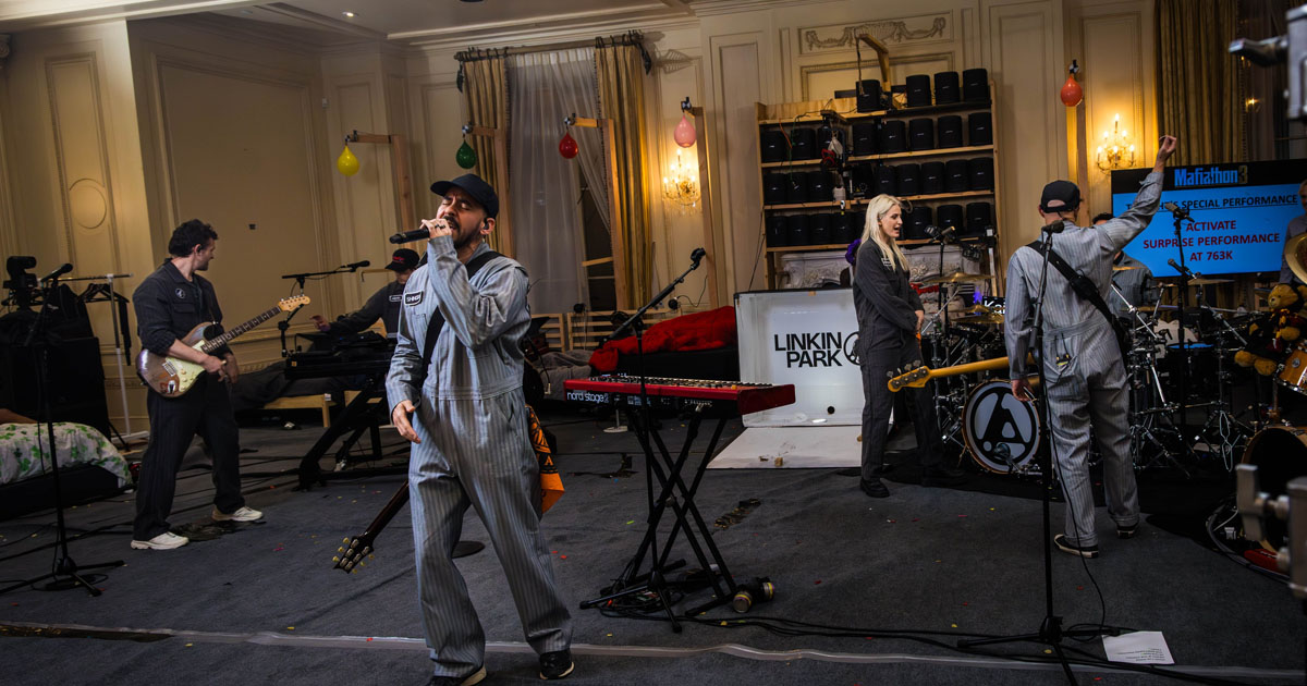 Linkin Park faz show surpresa no quarto de streamer na Twitch